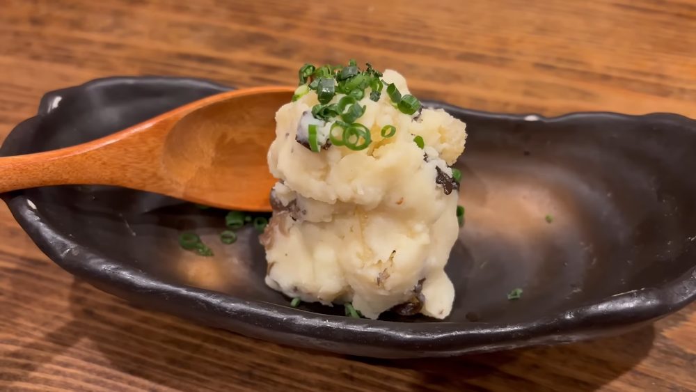 Herring roe potato salad at Echigoya Heiji Akihabara (越後屋 平次 秋葉原店), Tokyo