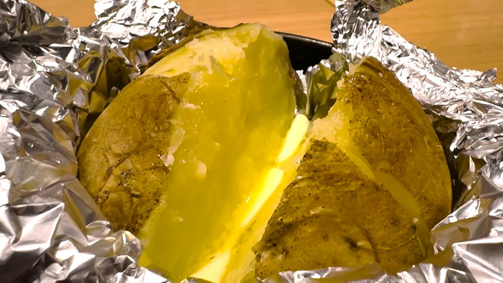 Jaga-bata, baked potato with butter, at 北海道マルハ酒場 御徒町二号店, Tokyo