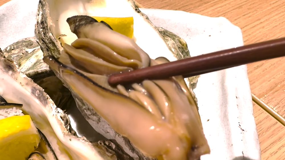 Giant grilled Akkeshi oyster at 北海道マルハ酒場 御徒町二号店, Tokyo