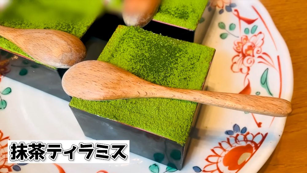 Matcha tiramisu served in a wooden masu box at なかめのてっぺん 渋谷ストリーム店 (Nakame no Teppen Shibuya Stream), Tokyo