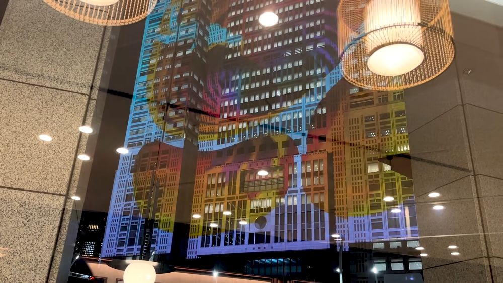 Projection mapping on the Tokyo Metropolitan Government Building, seen from UOHIDE 都議会横丁 魚秀 新宿店